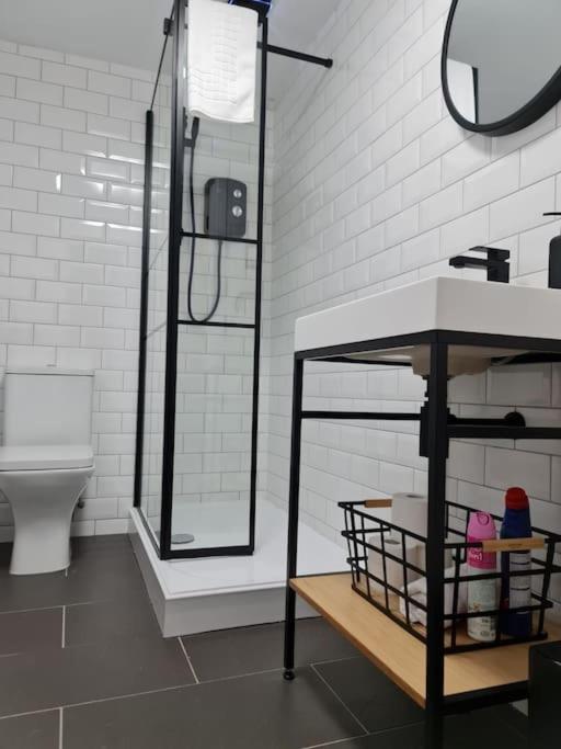 Centrally Located To The City Of Lincoln Exterior foto