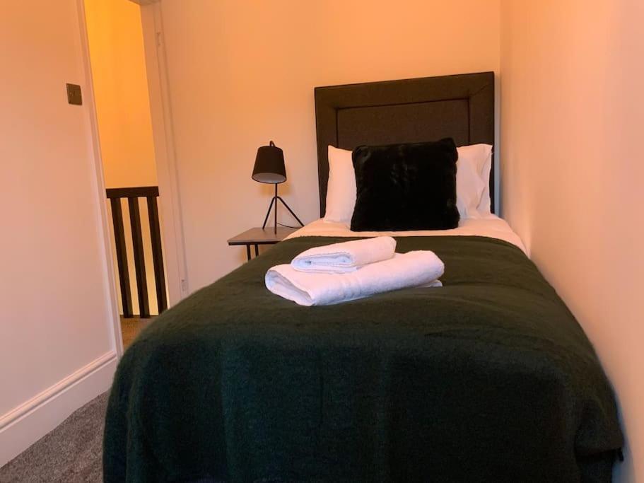Centrally Located To The City Of Lincoln Exterior foto