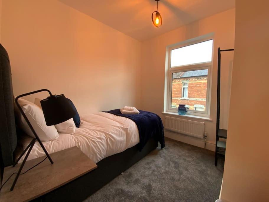 Centrally Located To The City Of Lincoln Exterior foto