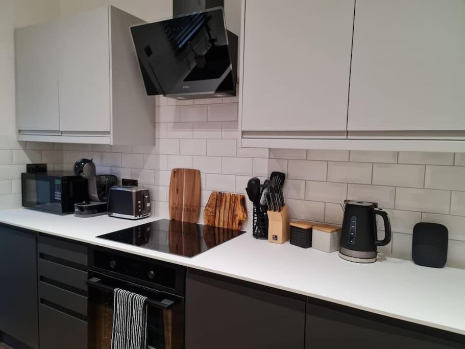 Centrally Located To The City Of Lincoln Exterior foto