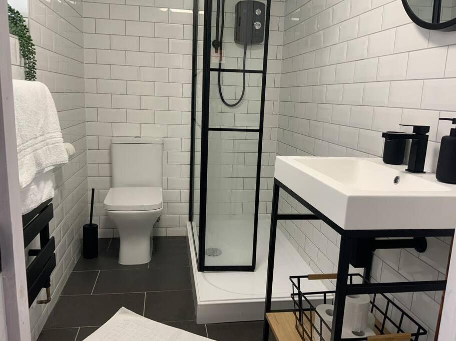 Centrally Located To The City Of Lincoln Exterior foto